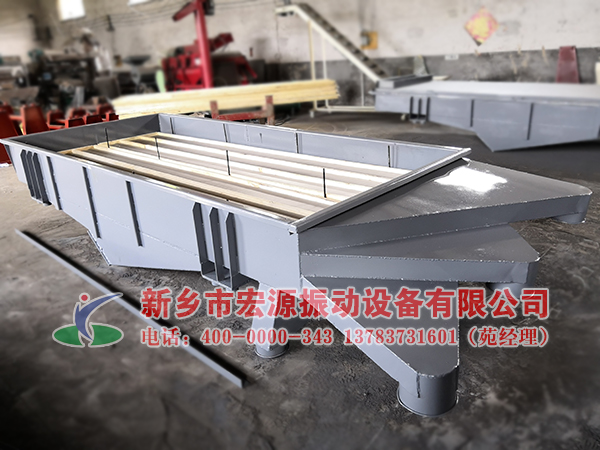 1535-4F活性炭振動(dòng)篩